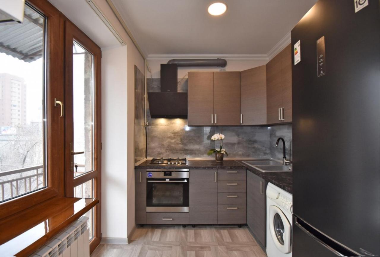 2 Bedroom Apartment, Quiet And Spacious Ереван Экстерьер фото